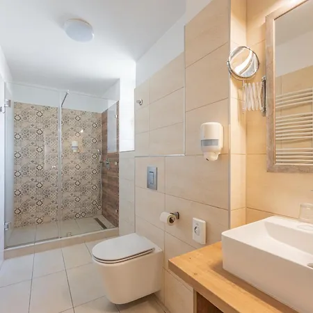 מלון Oazis Hotel*** נג'קניז'ה