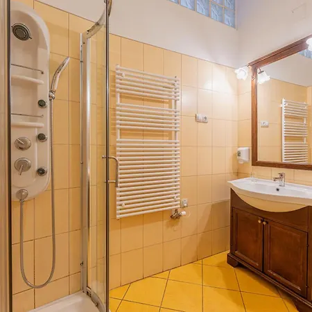 מלון Oazis Hotel*** נג'קניז'ה