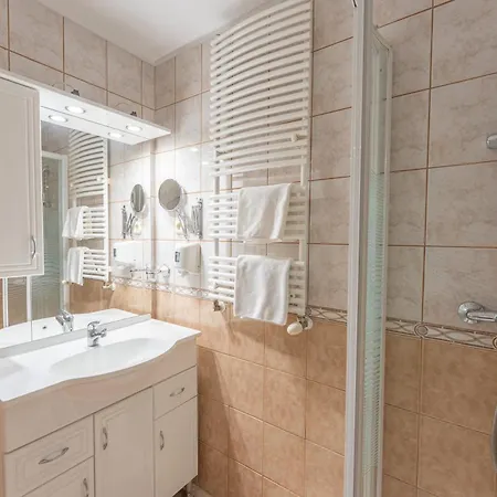 Oazis Hotel*** Отель Надьканижа