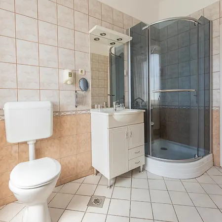 Oazis Hotel*** 호텔 나지카니자