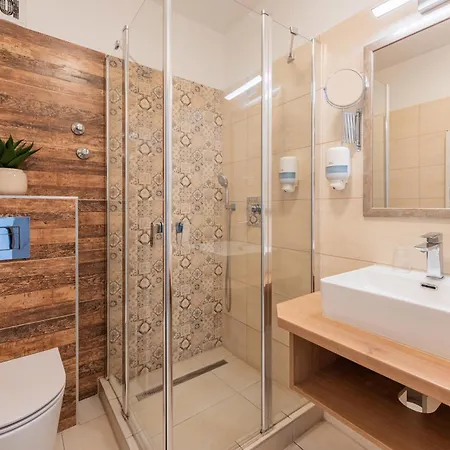 Oazis Hotel*** מלון