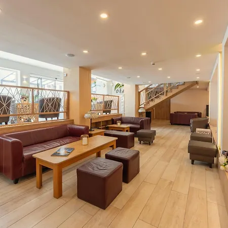 호텔 Oazis Hotel*** 나지카니자
