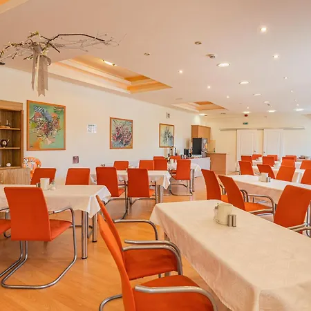Oazis Hotel*** 호텔