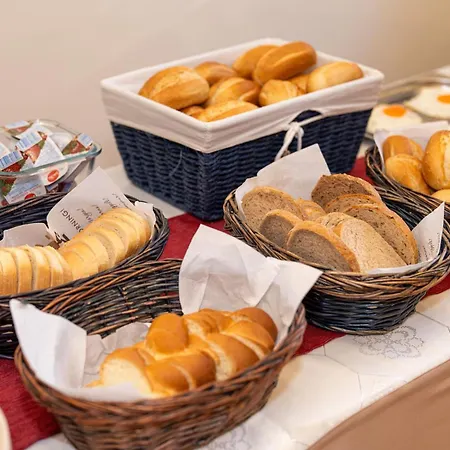 Oazis Hotel*** נג'קניז'ה