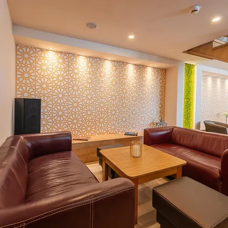 מלון Oazis Hotel*** נג'קניז'ה