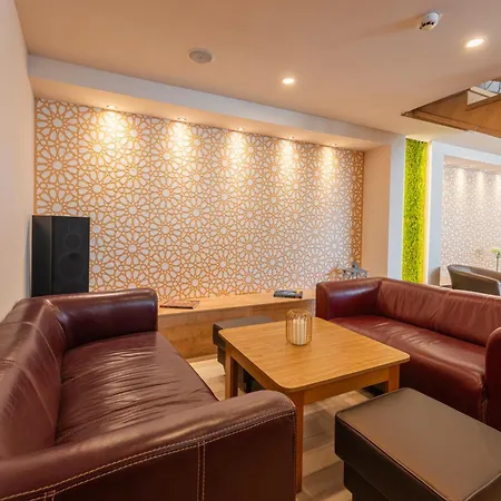 호텔 Oazis Hotel*** 나지카니자